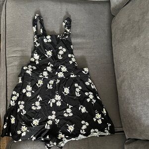 art class Black Daisy Print Romper